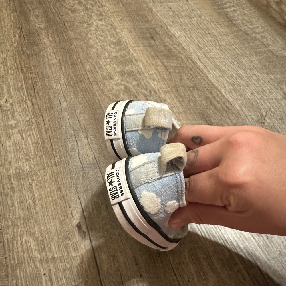 Toddler converse - Picture 3 of 3